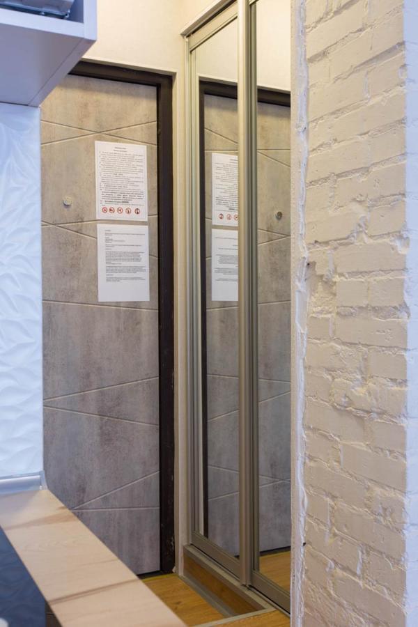 New Studio, Metro Yaroslava Mudroho And Universytet - Chernyshevska Str 95-3 Apartment